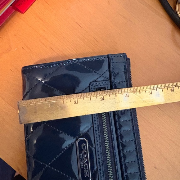 Coach Quilted patent leather zip Wristlet wallet navy/black fits sm iPhone - Picture 6 of 6